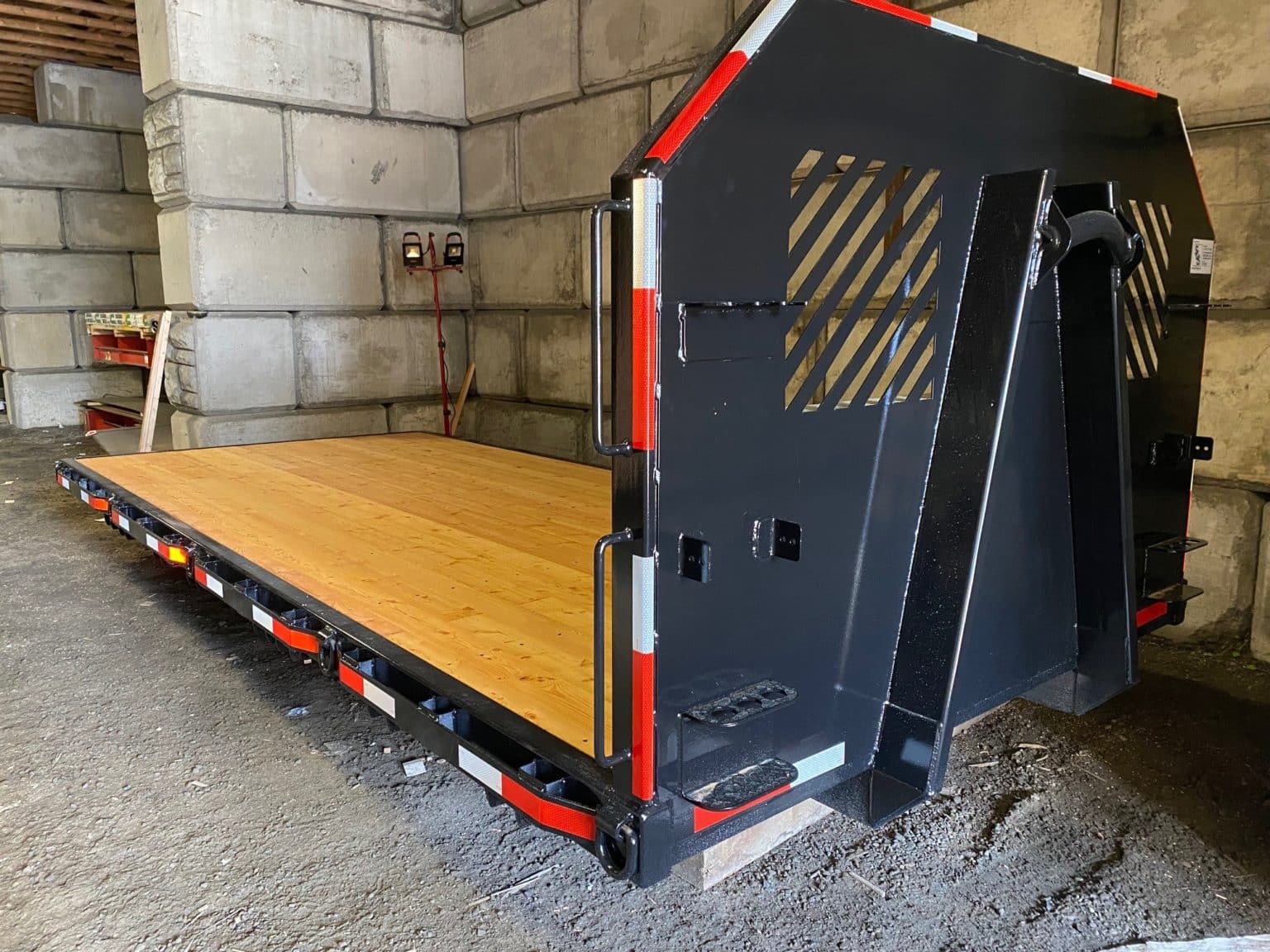 Hook Lift Systems SCS Manufacturing Inc.